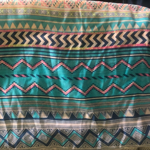 Fun pattern infinity scarf - Picture 2 of 2